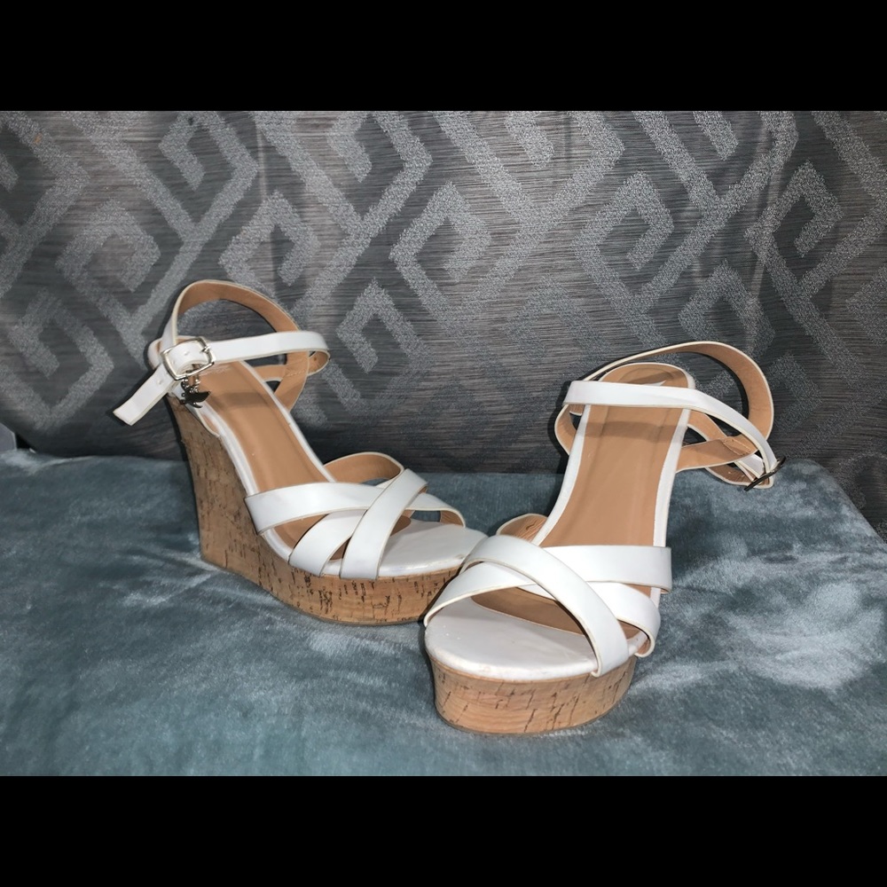 White Wedges 🕊